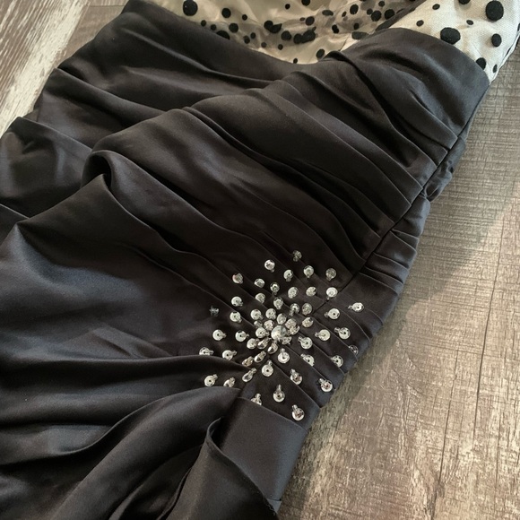 Beautiful custom fitted dress— one of a kind - Picture 7 of 15